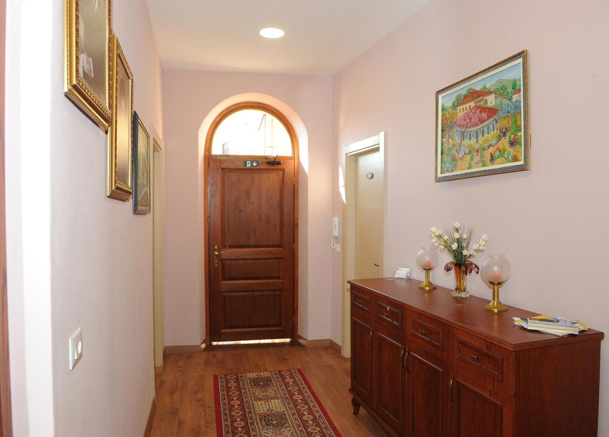 Art Rooms Gjuhadol Shkoder Exterior photo